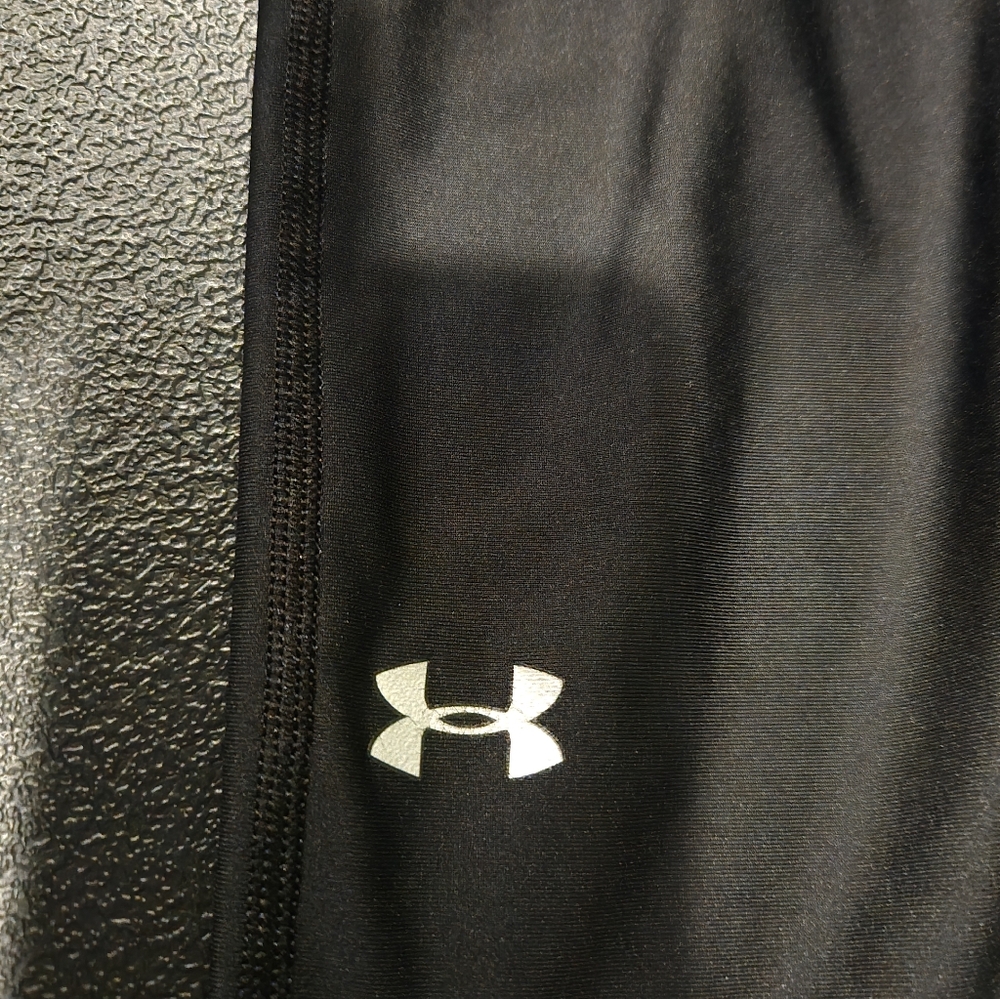 Under Armour Black Capri Leggings    Size XS